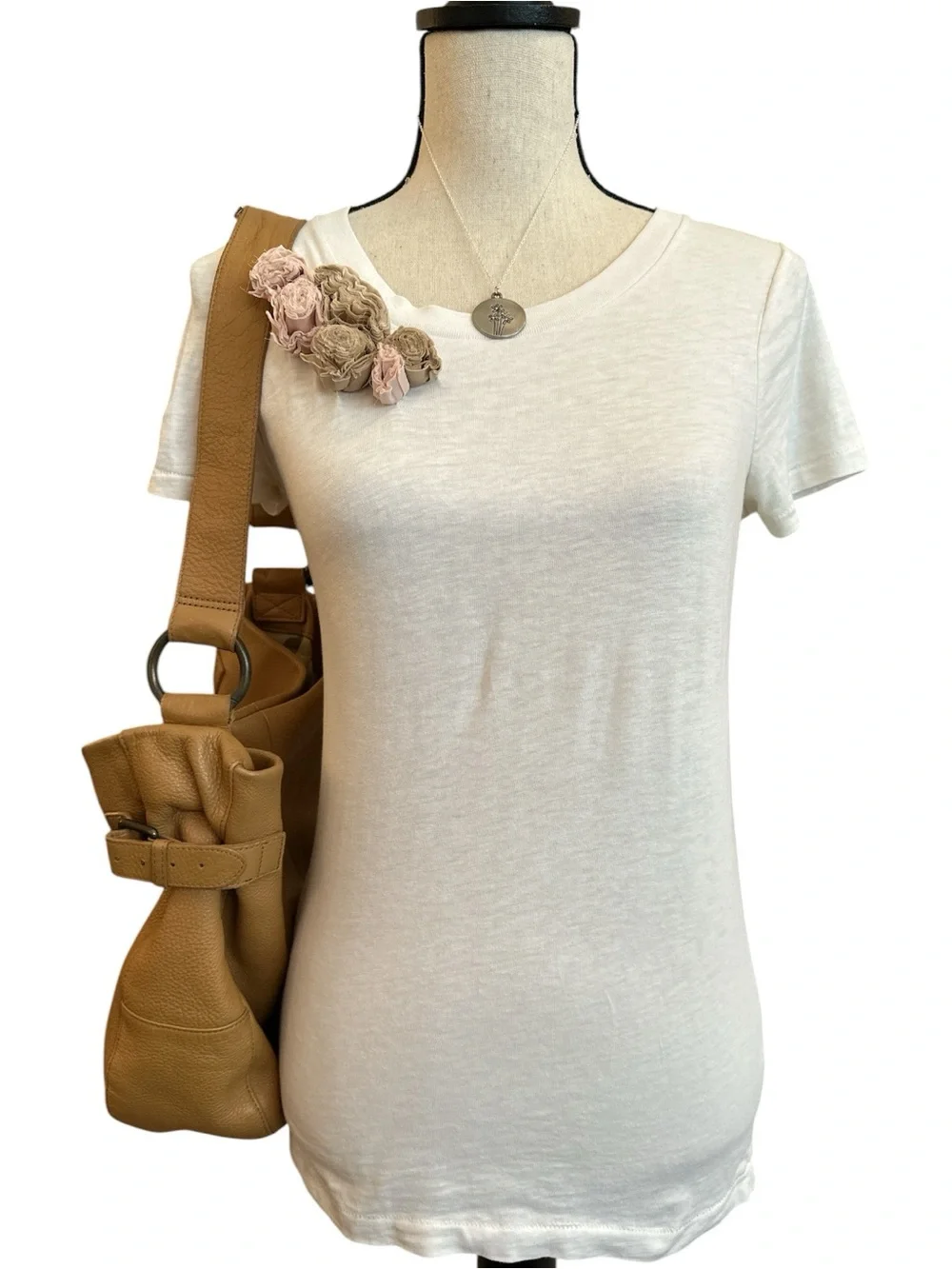 J.Crew Floral Appliqué White Tee Top Rosette Shoulder Detail Size Small